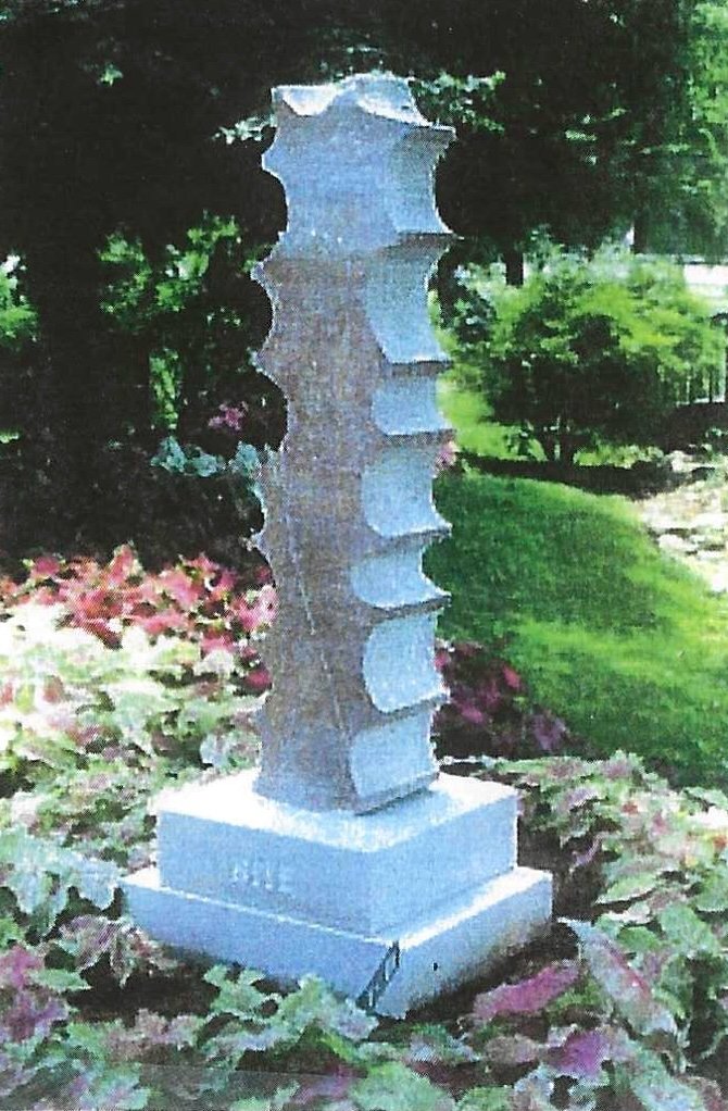 Moema Furtado’s Bite, a Tennessee marble sculpture with contrasting carved textures, created for the 2003 One-Ton Symposium.